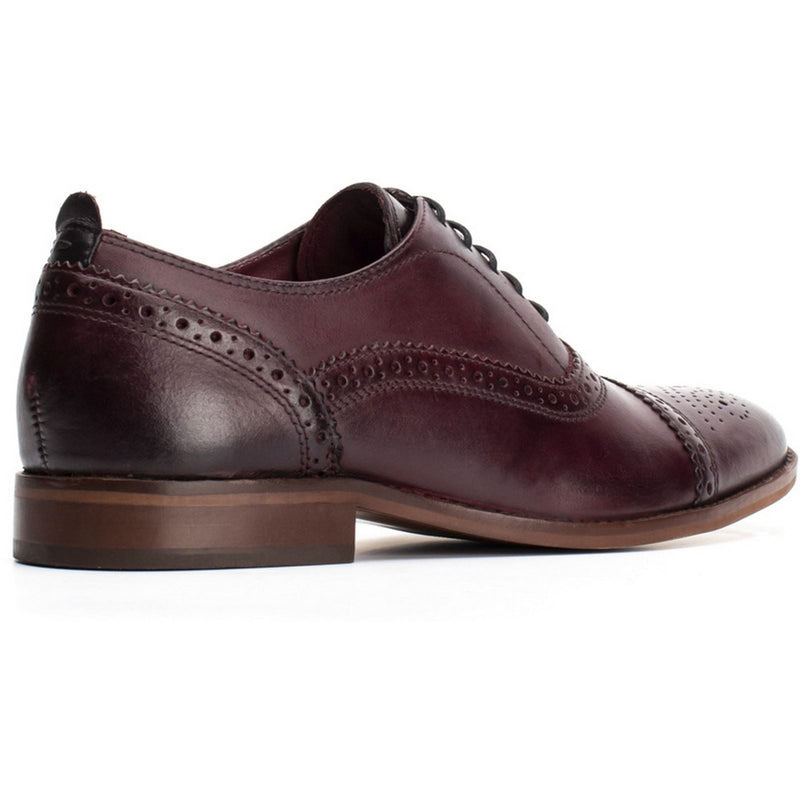 Base London Cast Washed Zapatos De Vestir De Hombre En Cuero Color Rojo Oscuro Con Puntera Decorada.